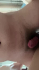 她自己拿着我的肉棒摩擦